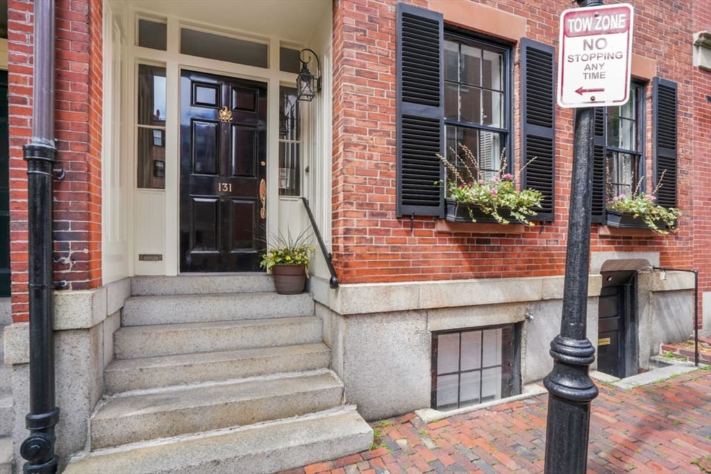 131 Myrtle St photo 2