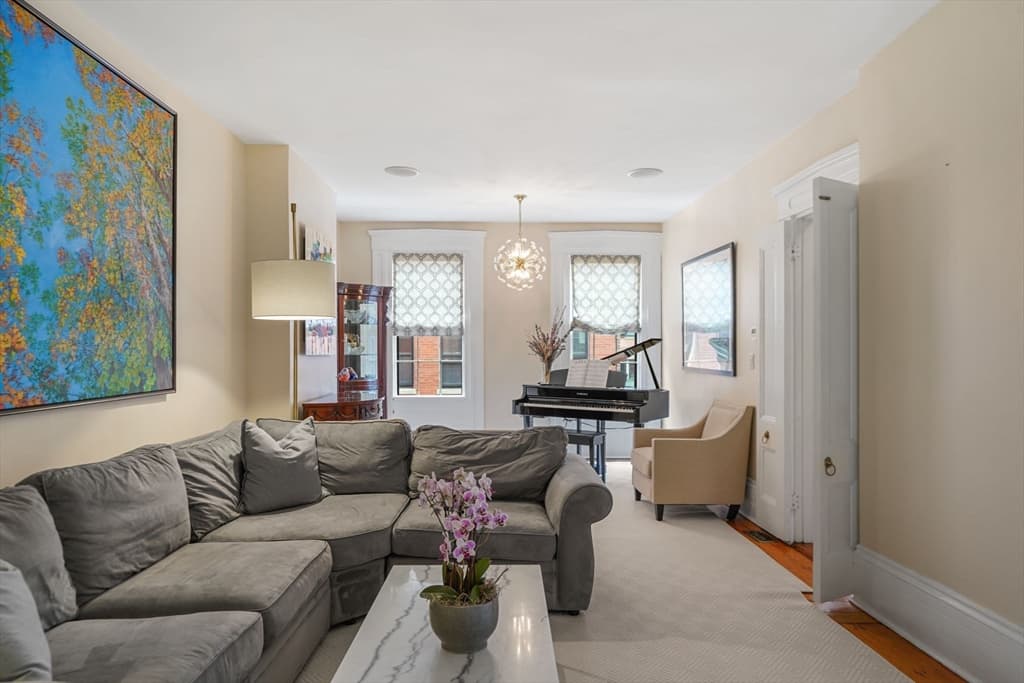 131 Myrtle St photo 4