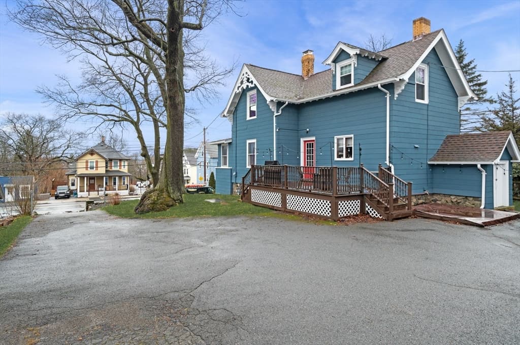 121 Bridge St photo 3