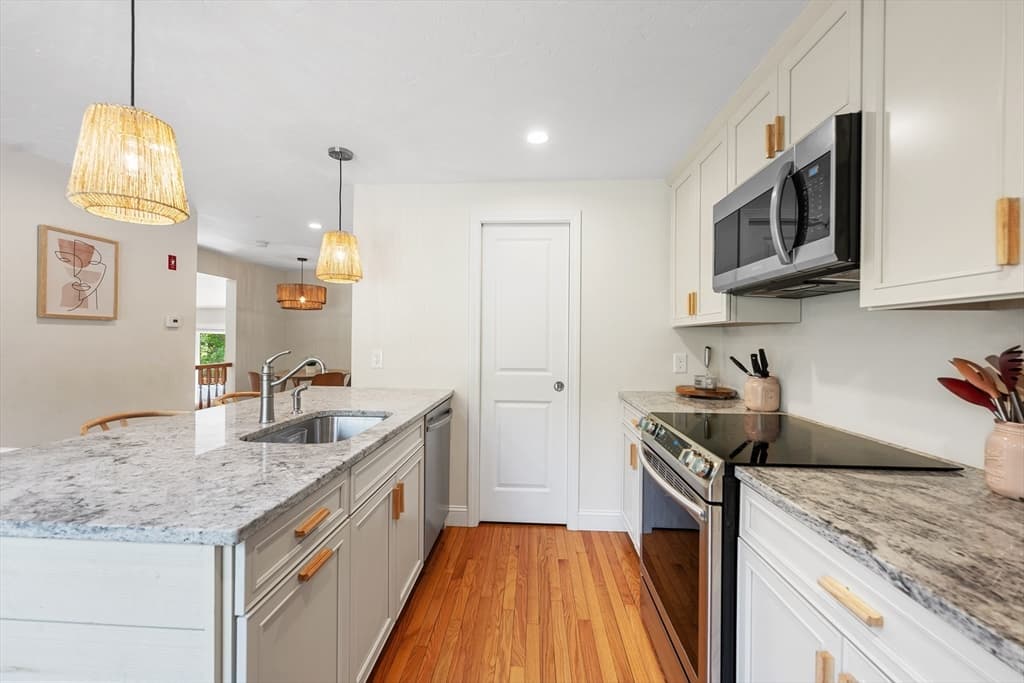1108 Webster St photo 4