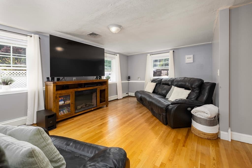 22 Florian St photo 3