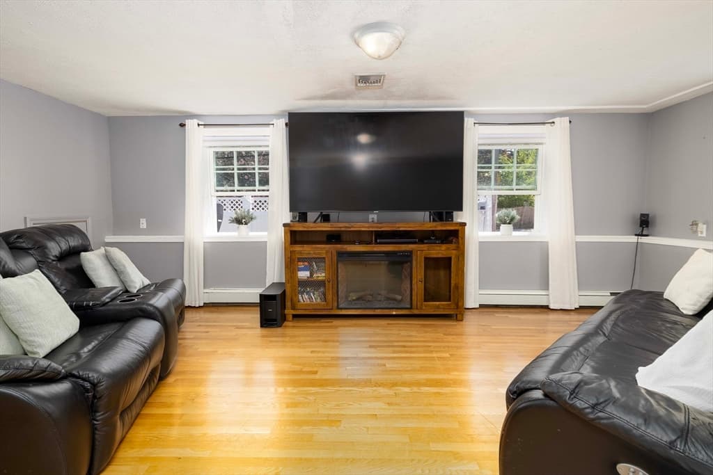 22 Florian St photo 4
