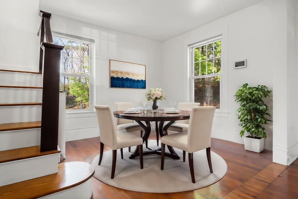 112 Menlo Ave photo 4