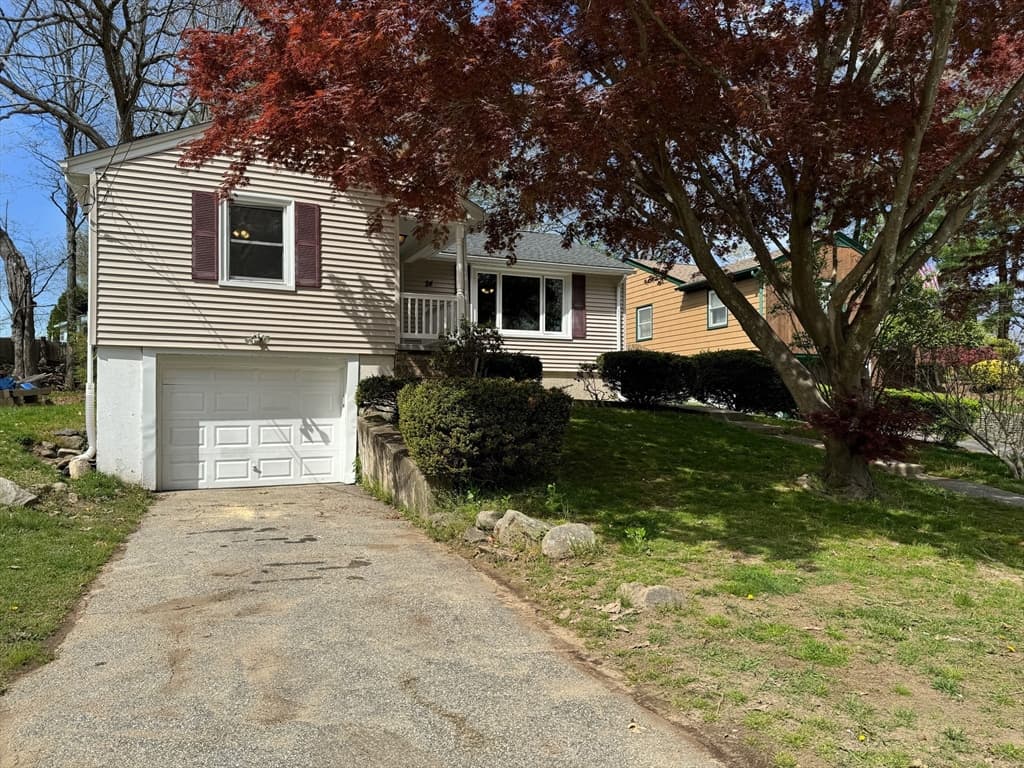 24 Howard Ave photo 2
