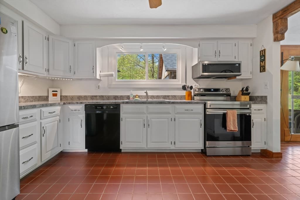 43 Perry St photo 5