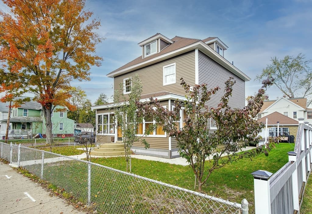 76 Ashley St photo 2