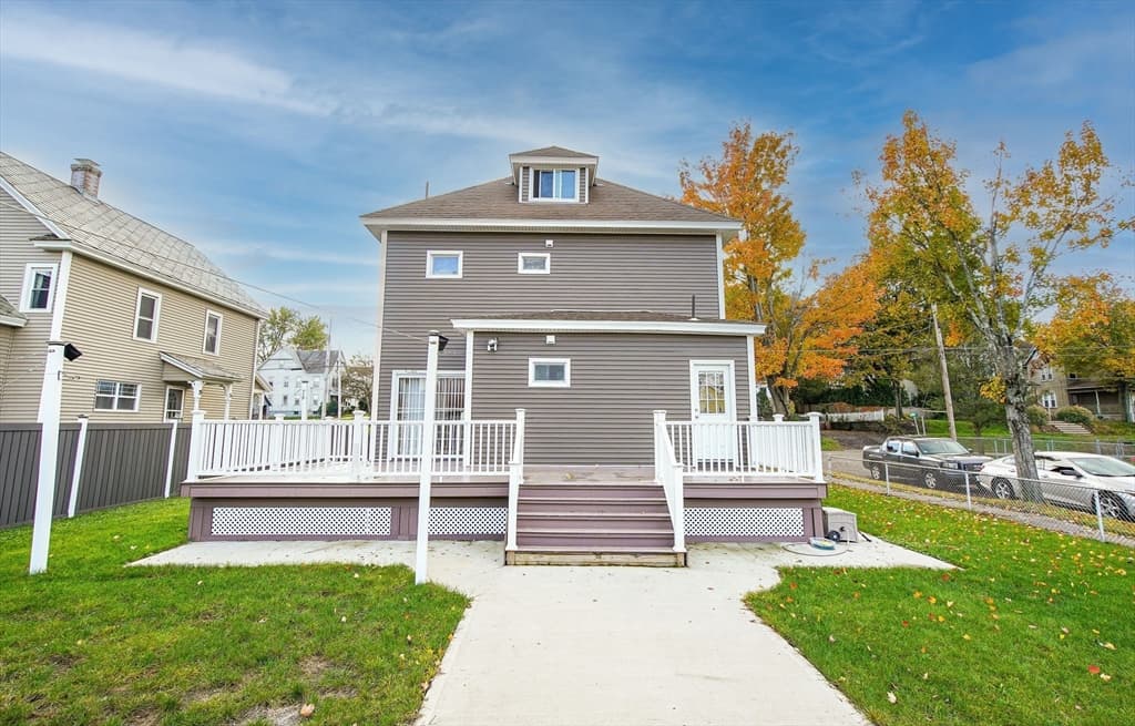 76 Ashley St photo 3
