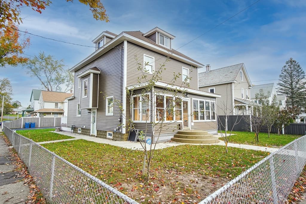 76 Ashley St photo 5