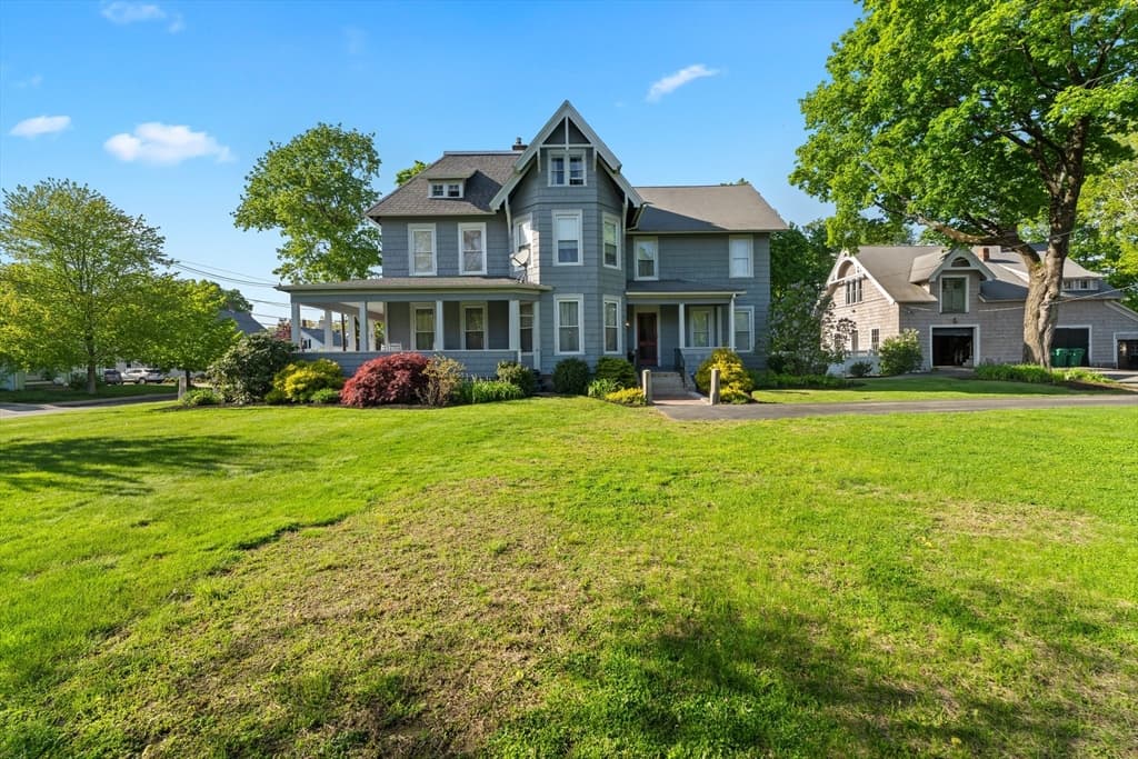 49 Capron St photo 2