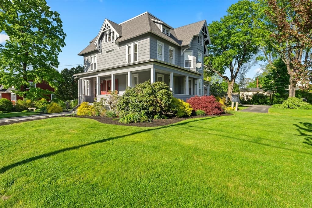 49 Capron St photo 4