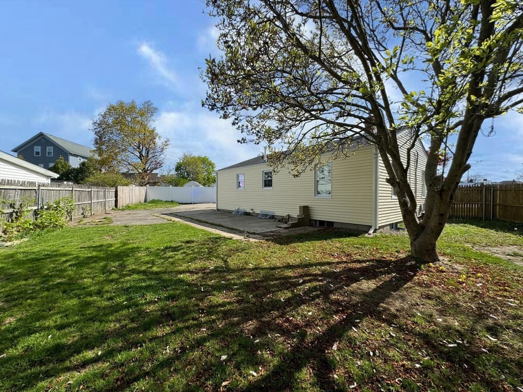 40 Rose Dr photo 2
