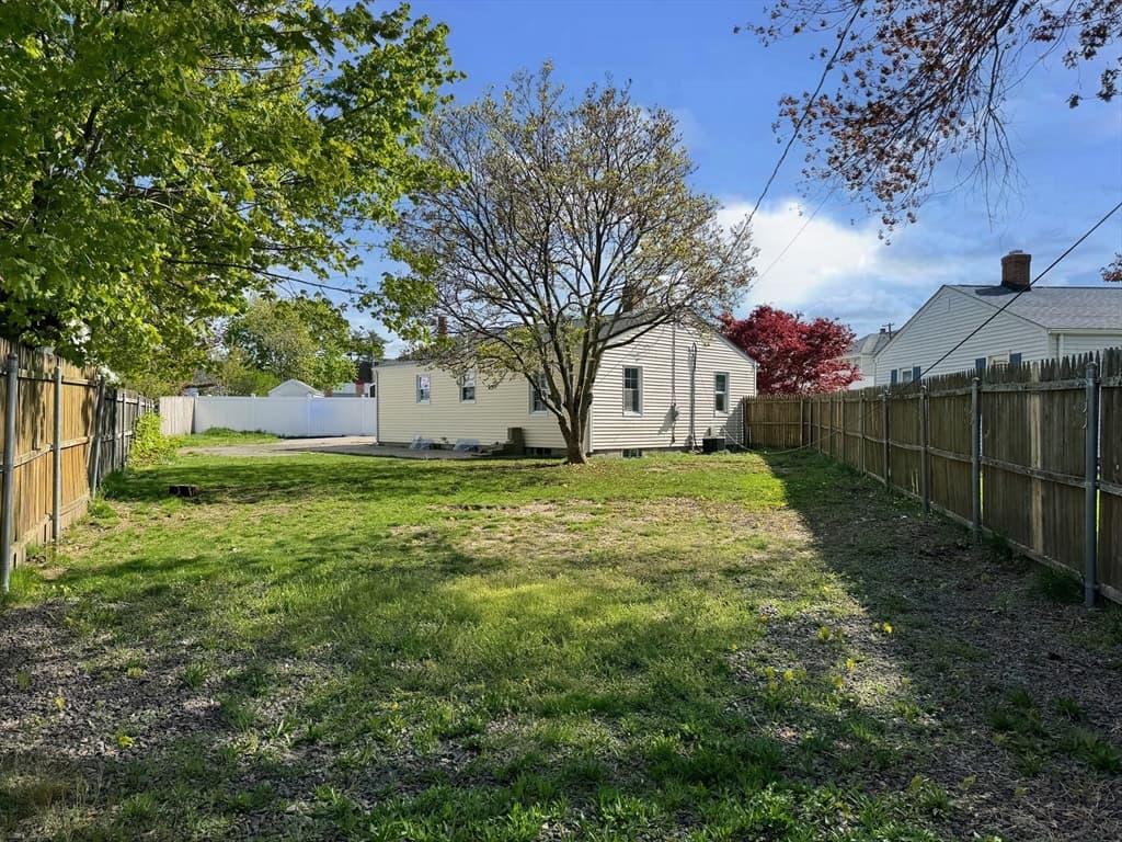 40 Rose Dr photo 5
