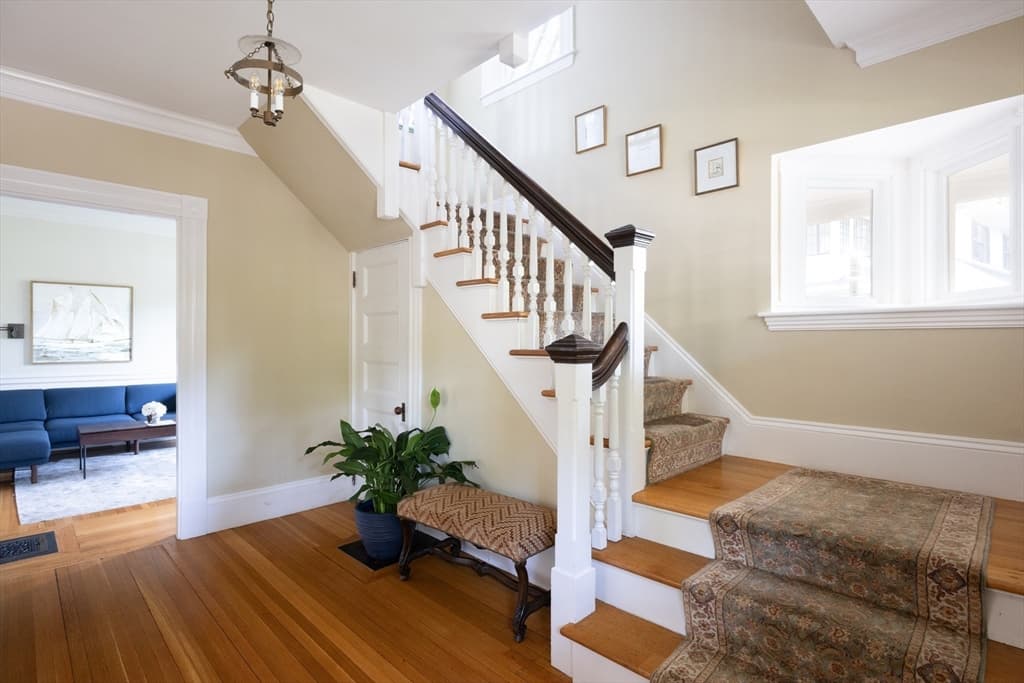 17 Winthrop Road photo 4