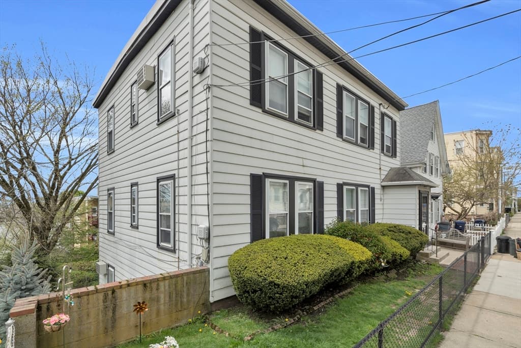177 Leyden Street photo 2