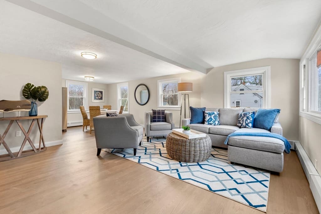 20 Pleasant St photo 3