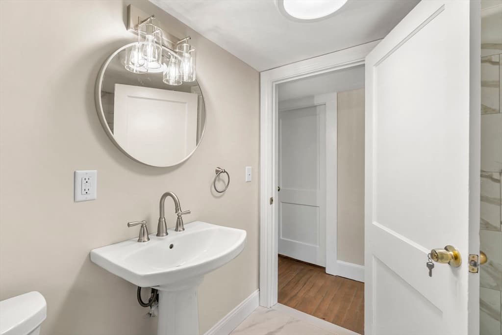 20 Pleasant St photo 5
