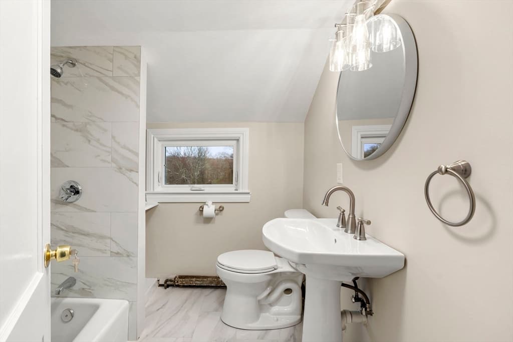 20 Pleasant St photo 4