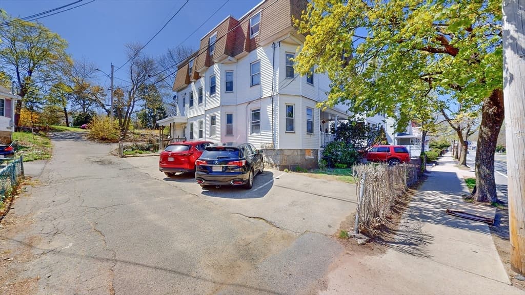 203 Centre St photo 3