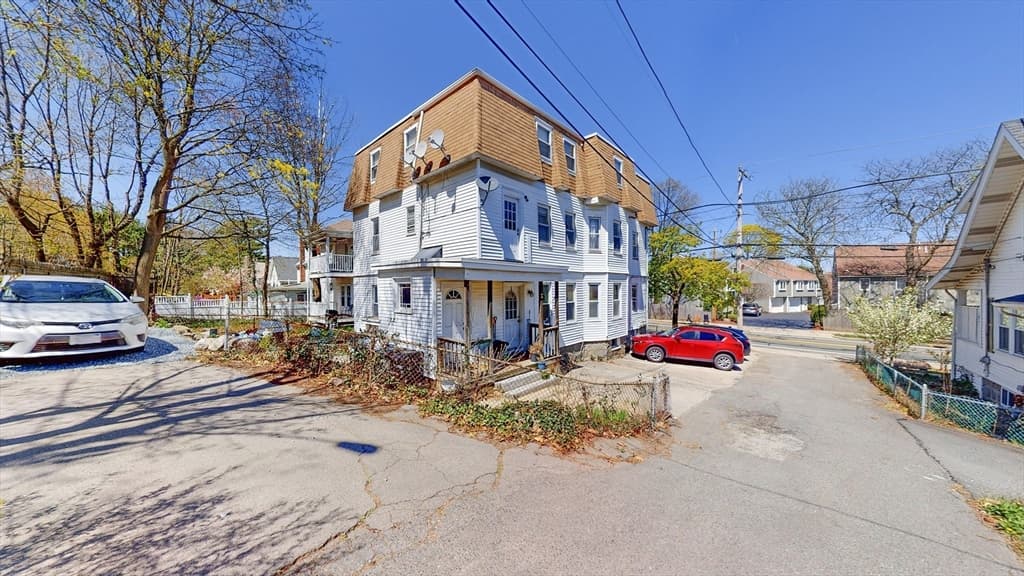 203 Centre St photo 4
