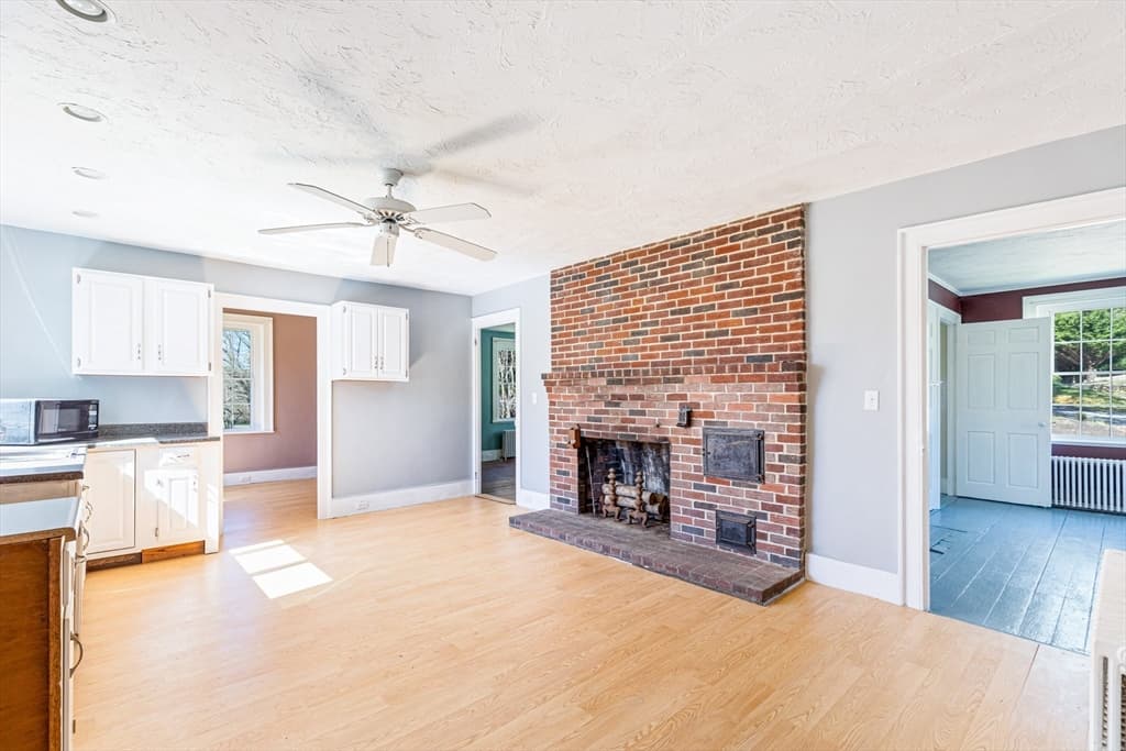 142 Elm St photo 4