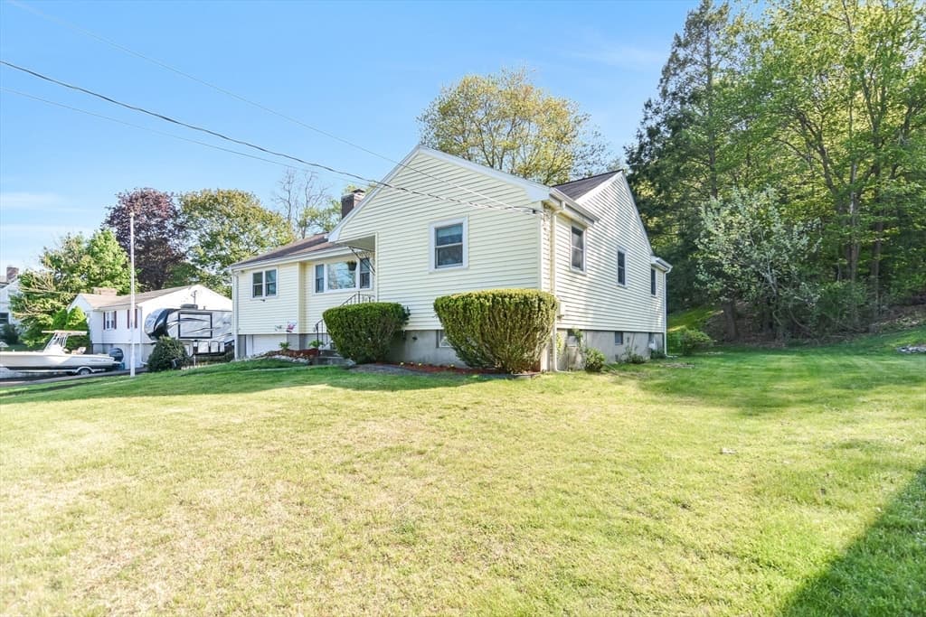 93 Waltham St photo 3