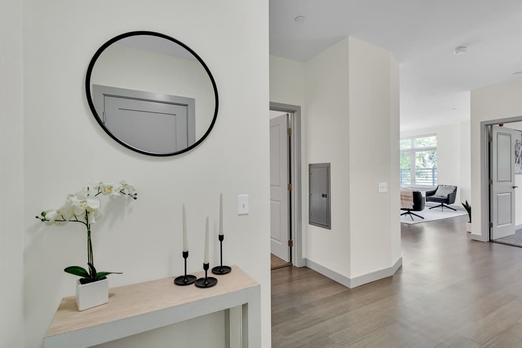 99 Tremont #519 photo 2