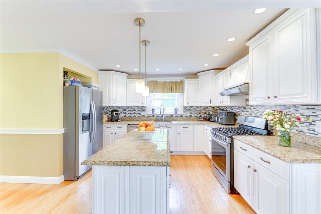 14 Dearing Ave photo 5