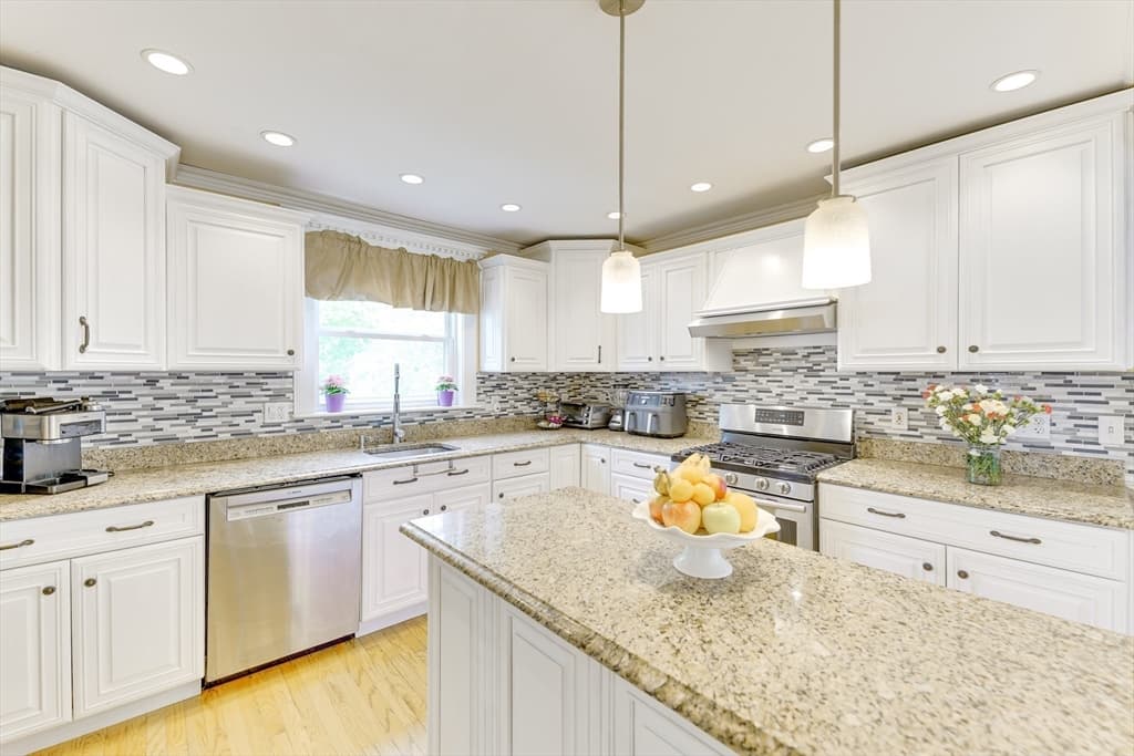 14 Dearing Ave photo 4
