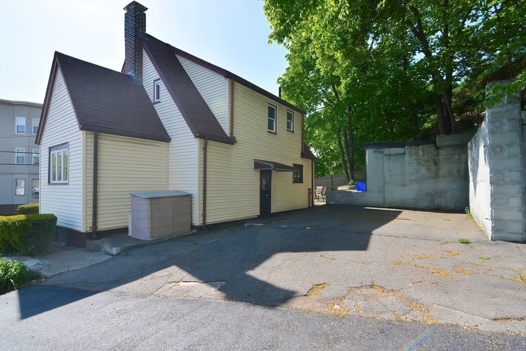 89 Essex St photo 3