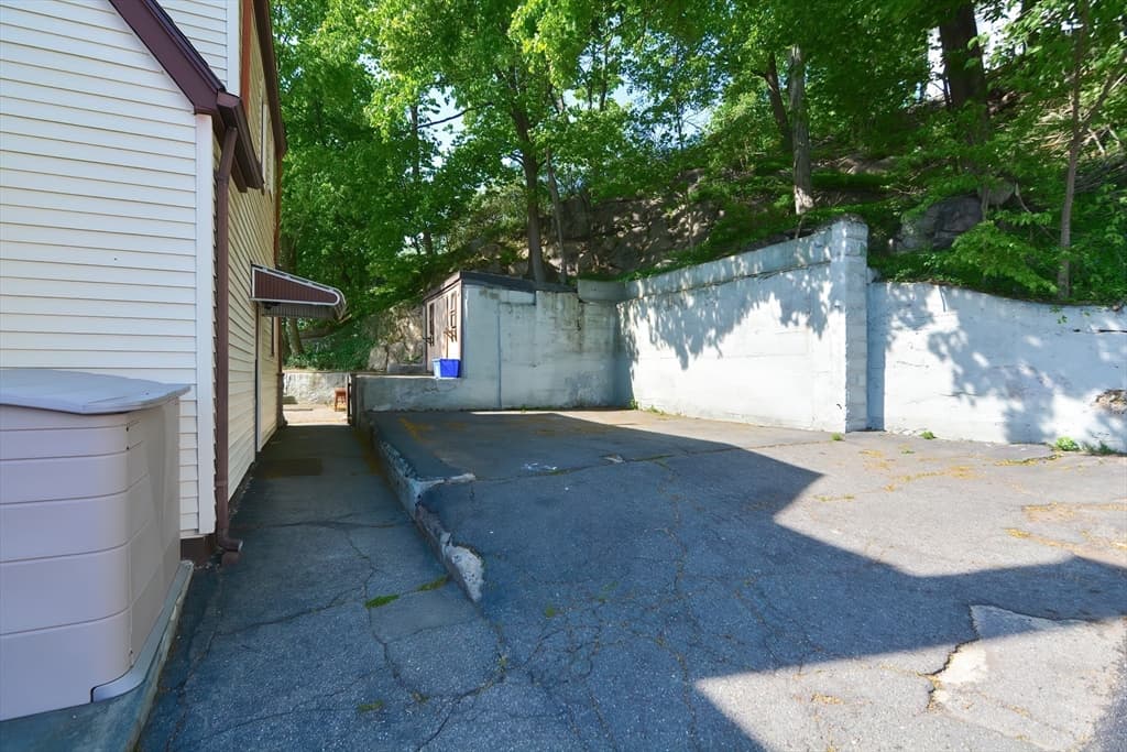 89 Essex St photo 4