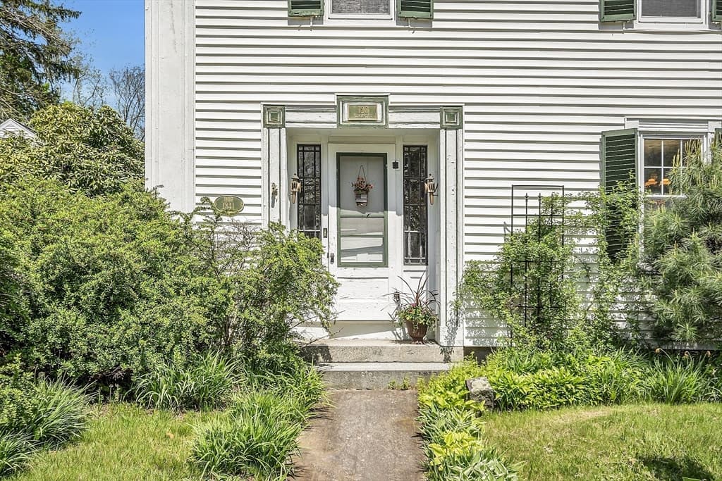 120 Pleasant St photo 2