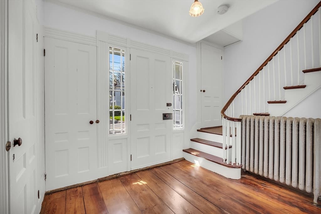 120 Pleasant St photo 3