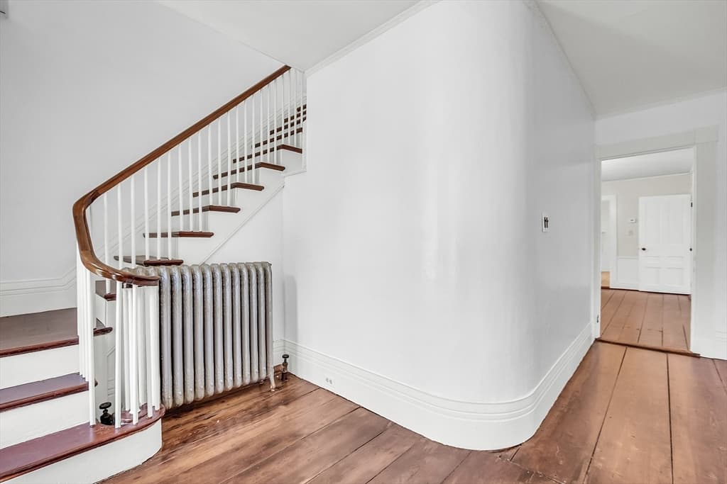 120 Pleasant St photo 4