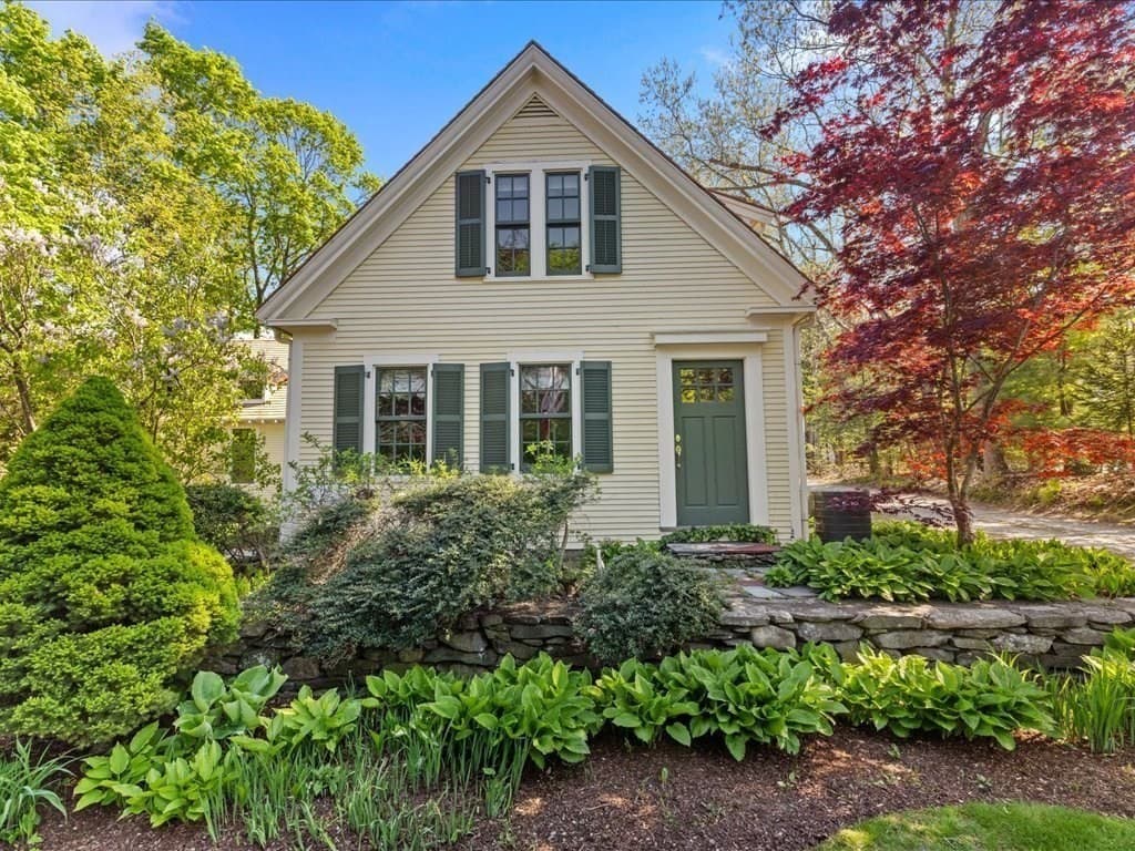 243 Saint George St photo 3