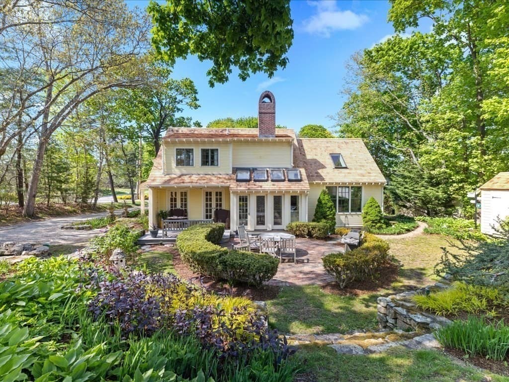 243 Saint George St