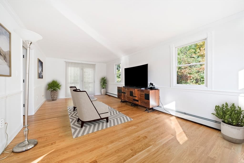 40 Boxwood Ln photo 3