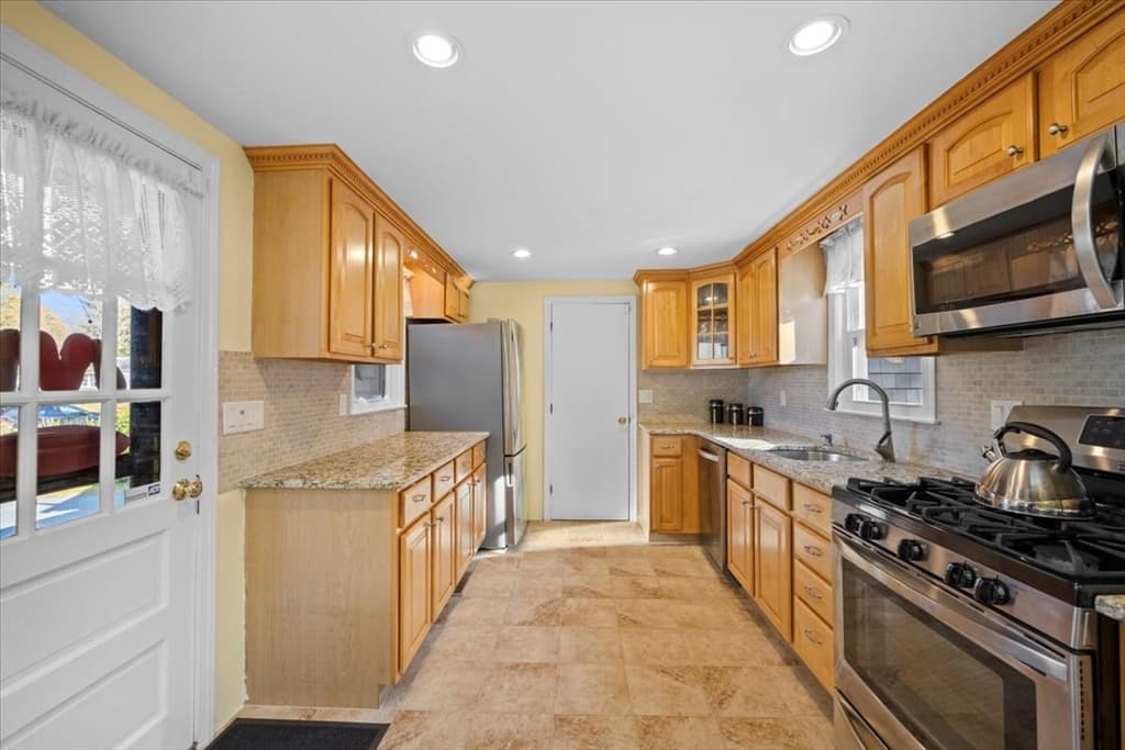 53 Taft Rd photo 3