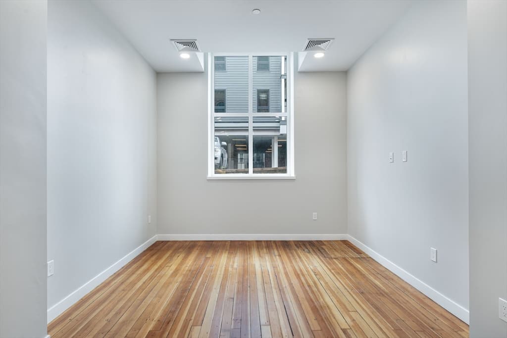 163 Chestnut #C103 photo 3