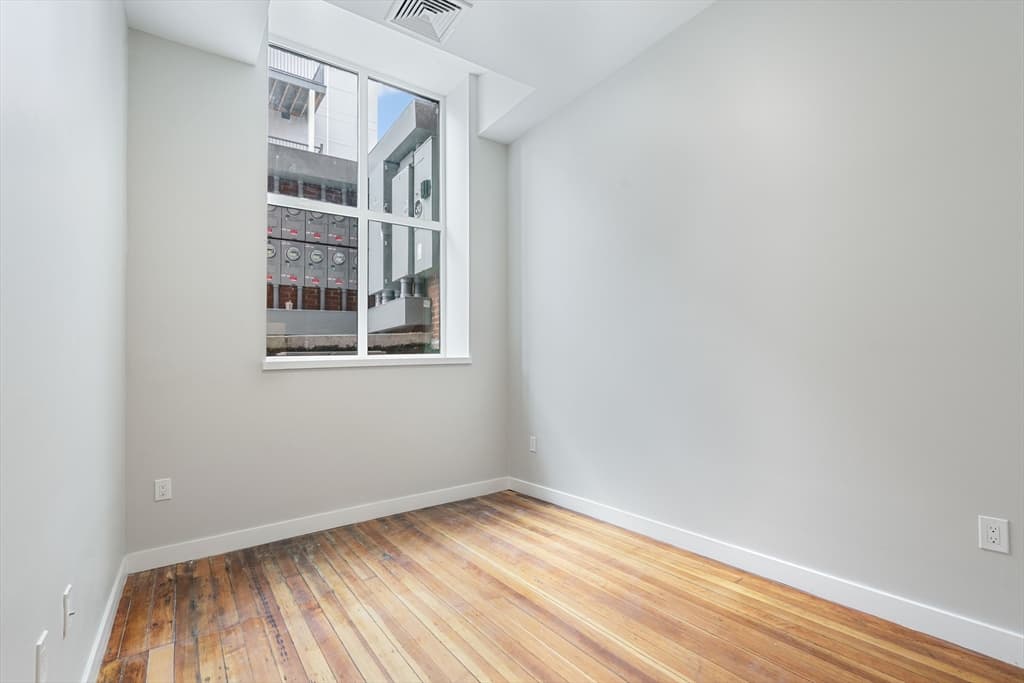 163 Chestnut #C103 photo 4