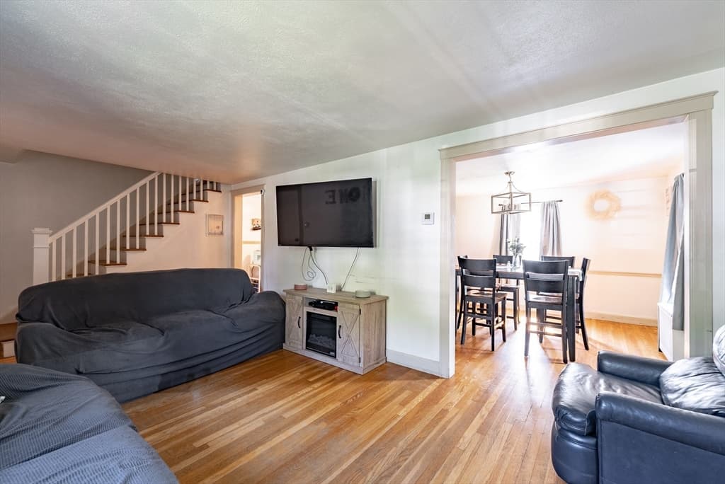 204 Roosevelt Ave photo 4