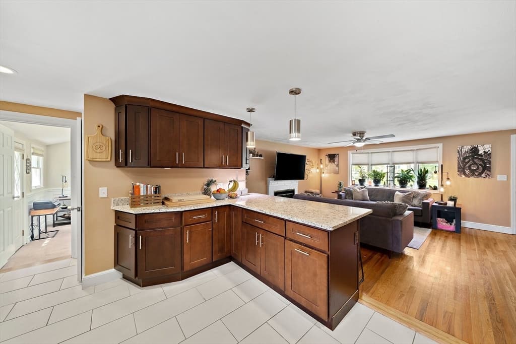 36 Garden St photo 5
