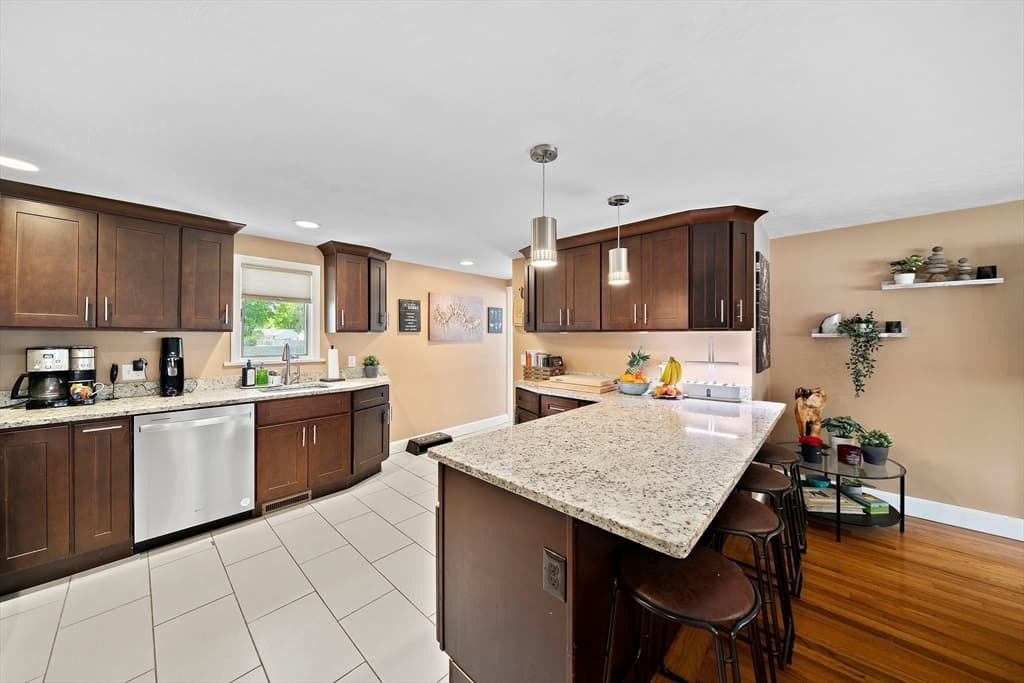 36 Garden St photo 4