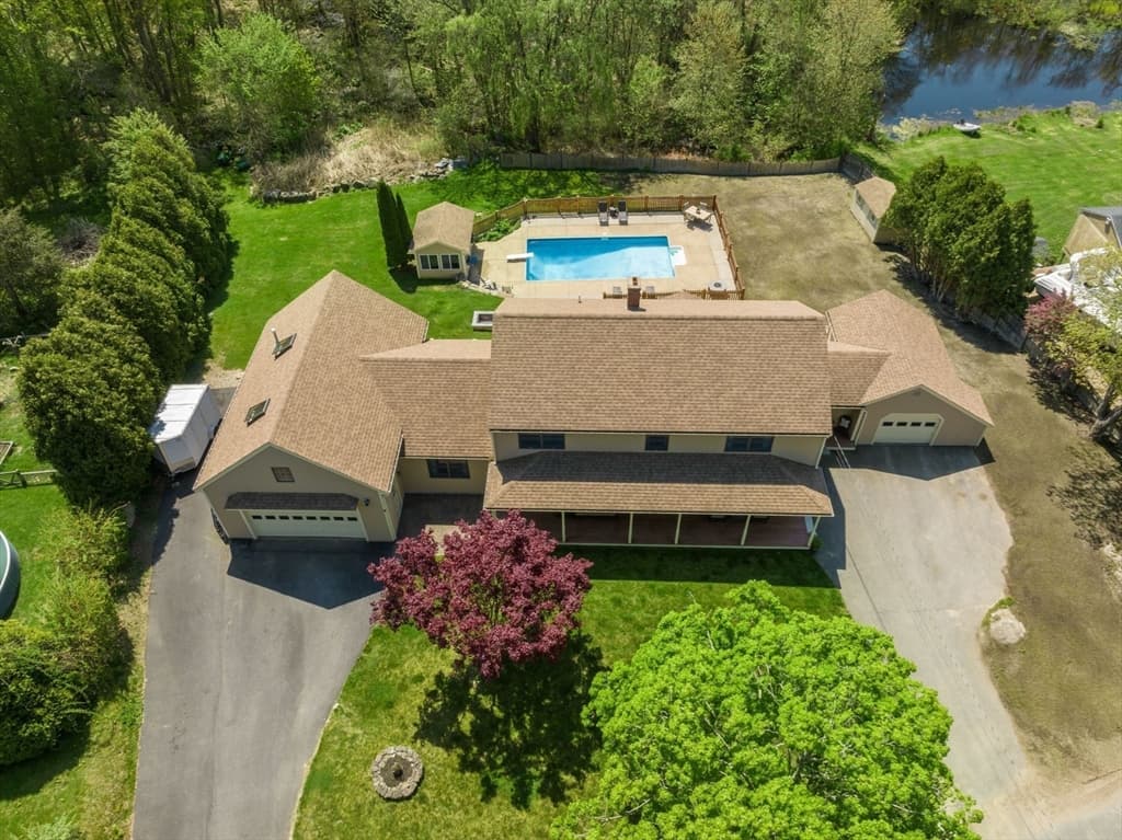 9 Moulton St