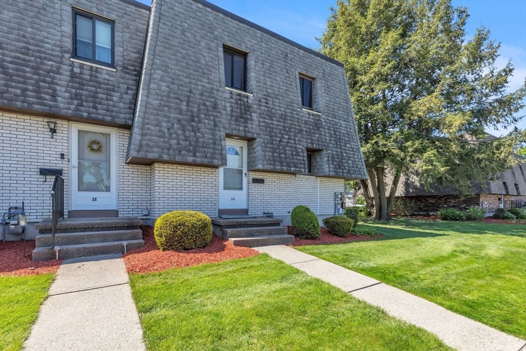34 Beekman Dr #34