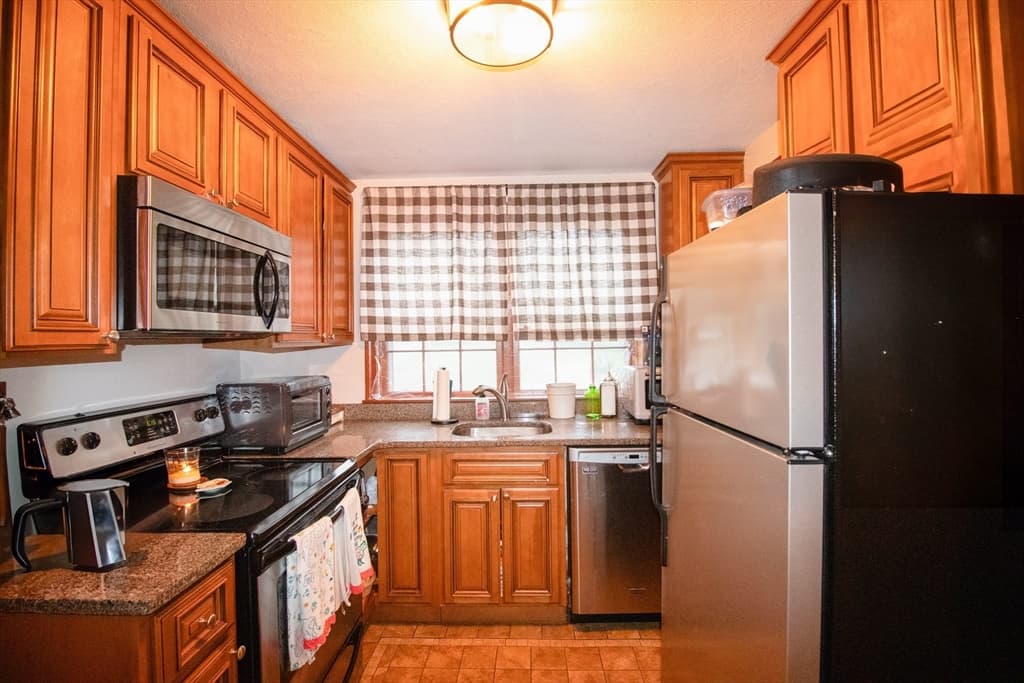 180 Maple St #B photo 3