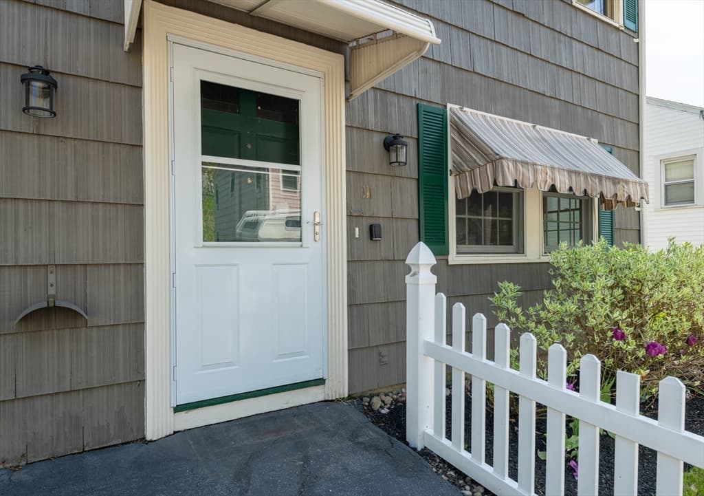 111 E Park Ave photo 2