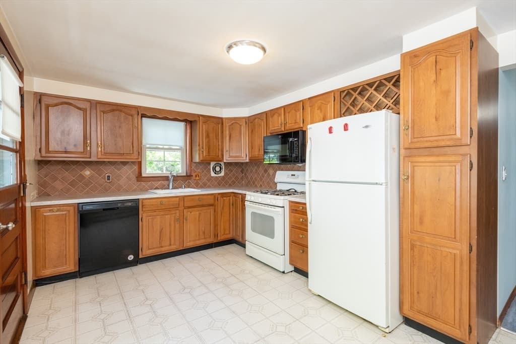 111 E Park Ave photo 3