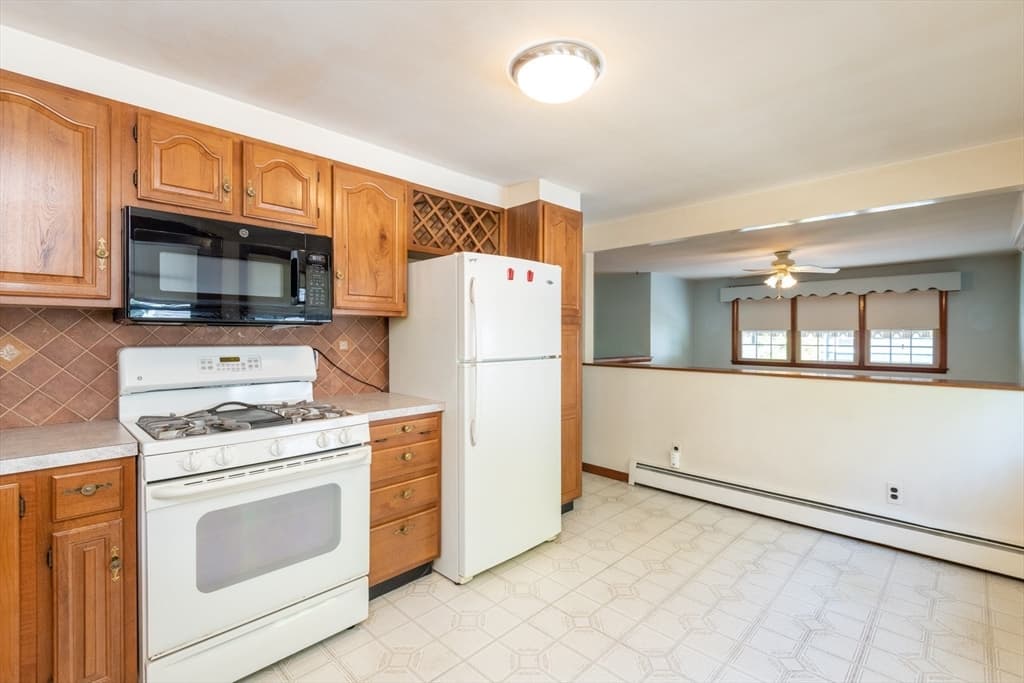 111 E Park Ave photo 5