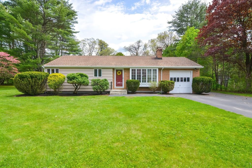 11 Gray Birch Ln
