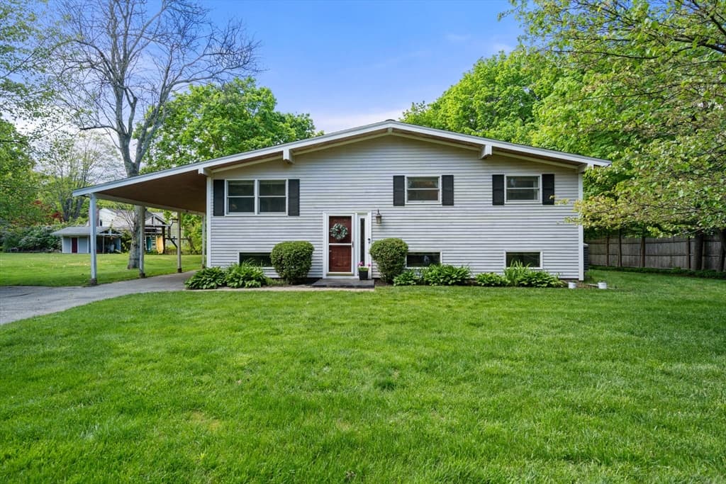 25 Fox Ln